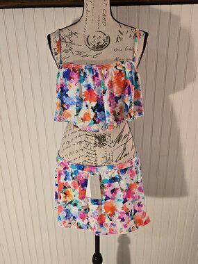 NWT Kenneth Cole Reaction 2-piece Floral Swimsuit (L)